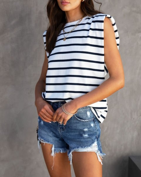 WHITE-BLACK-STRIPED VESTTOP