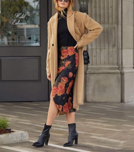 BLACK-TILE-PRINTED SKIRT