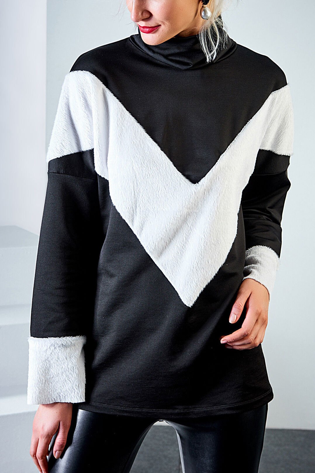 BLACK-ECRU SWEATSHIRT