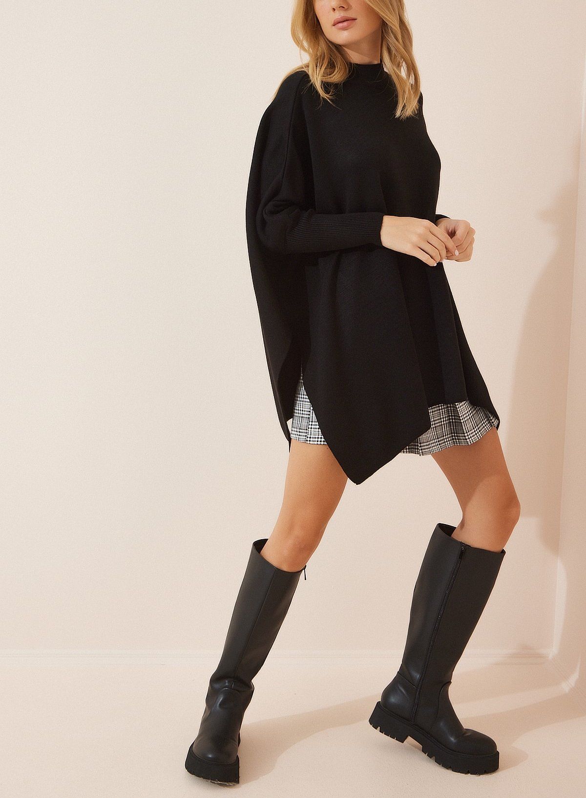 BLACK PONCHO