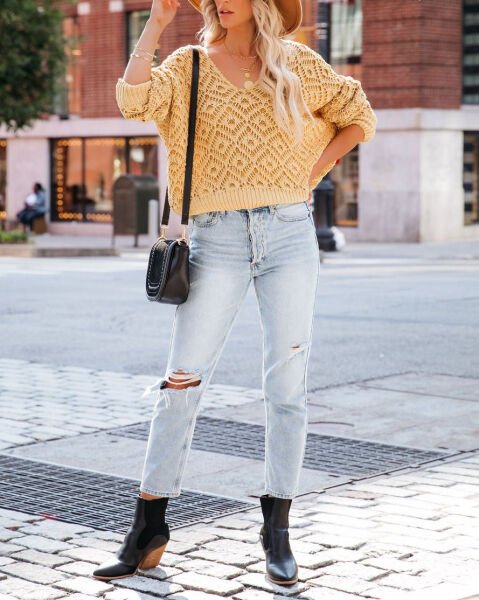 YELLOW SWEATER