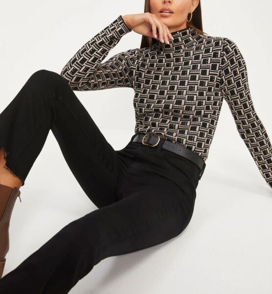 BLACK-STONE-PRINTED BLOUSE