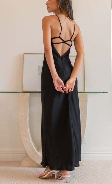 BLACK DRESS