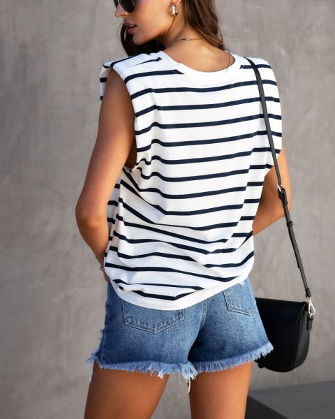 WHITE-BLACK-STRIPED VESTTOP