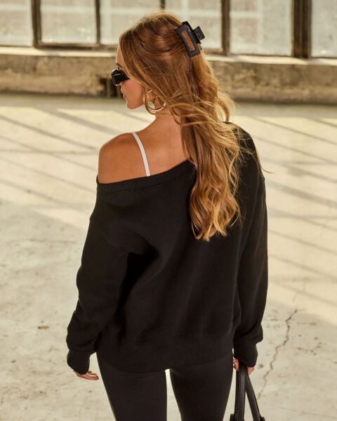 BLACK SWEATSHIRT