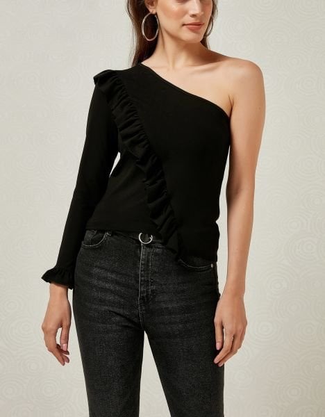 BLACK BLOUSE
