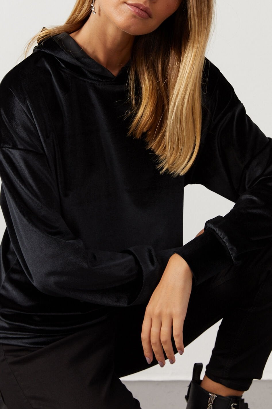 BLACK BLOUSE