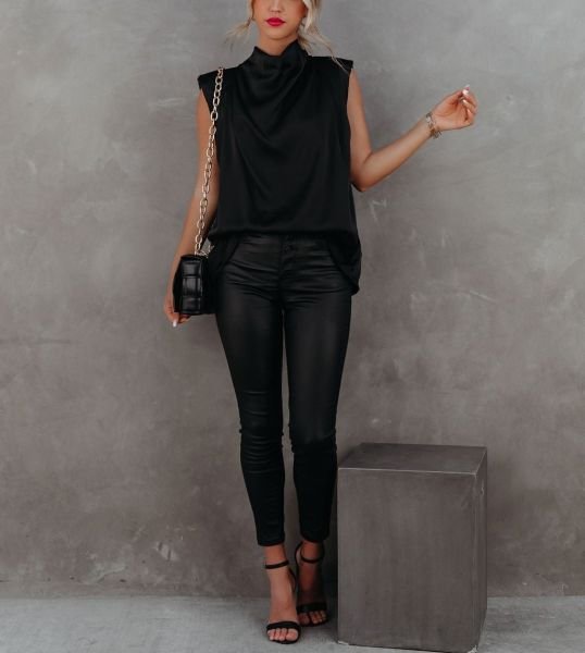 BLACK BLOUSE