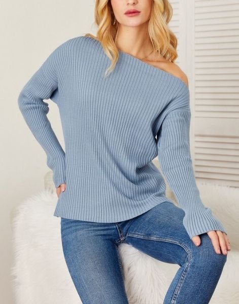 SKY-BLUE SWEATER