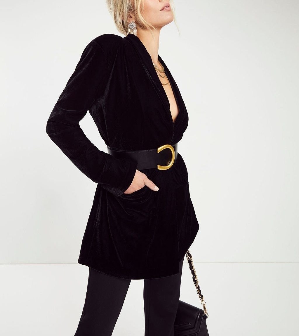 BLACK JACKET