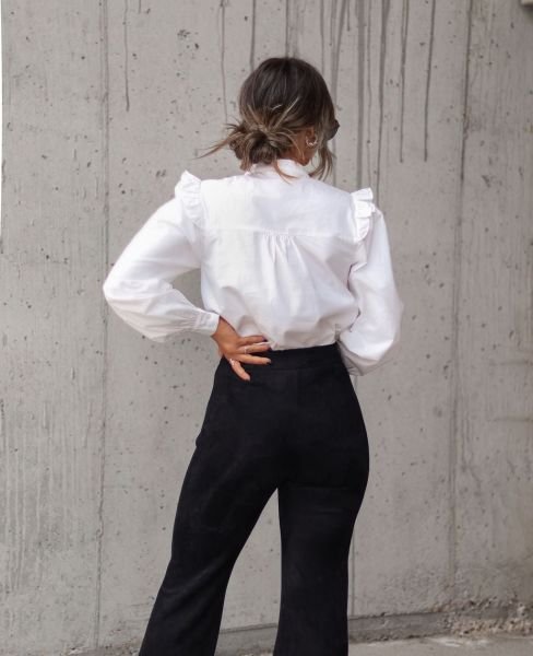 WHITE SHIRT
