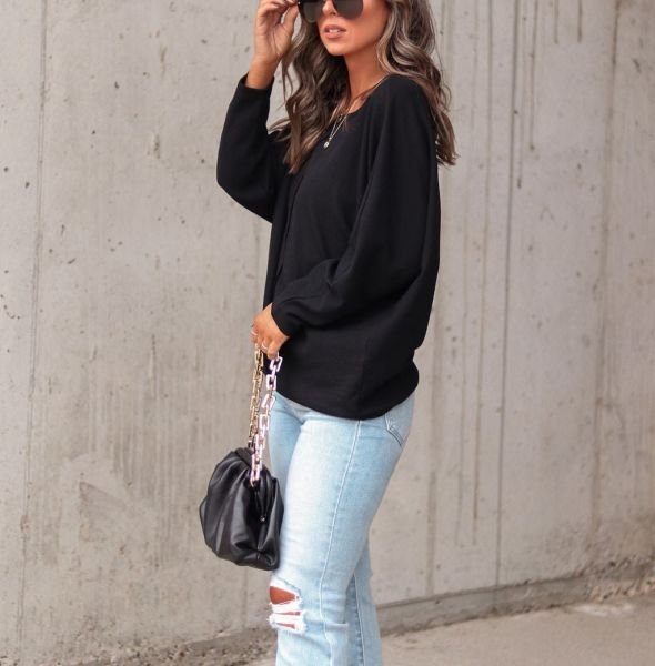 BLACK SWEATSHIRT
