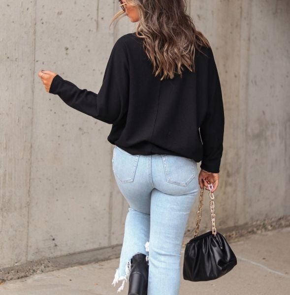 BLACK SWEATSHIRT