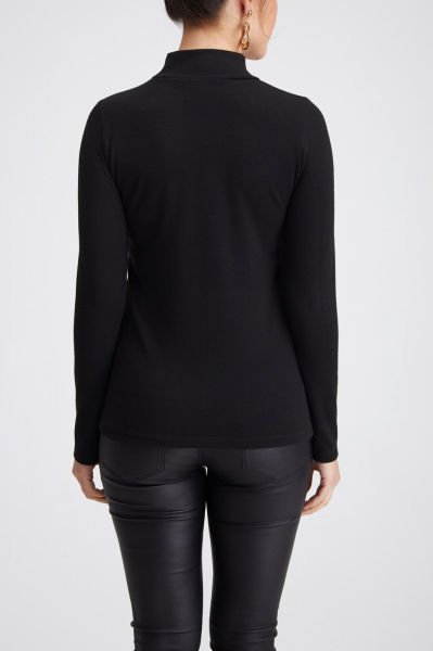 BLACK BLOUSE