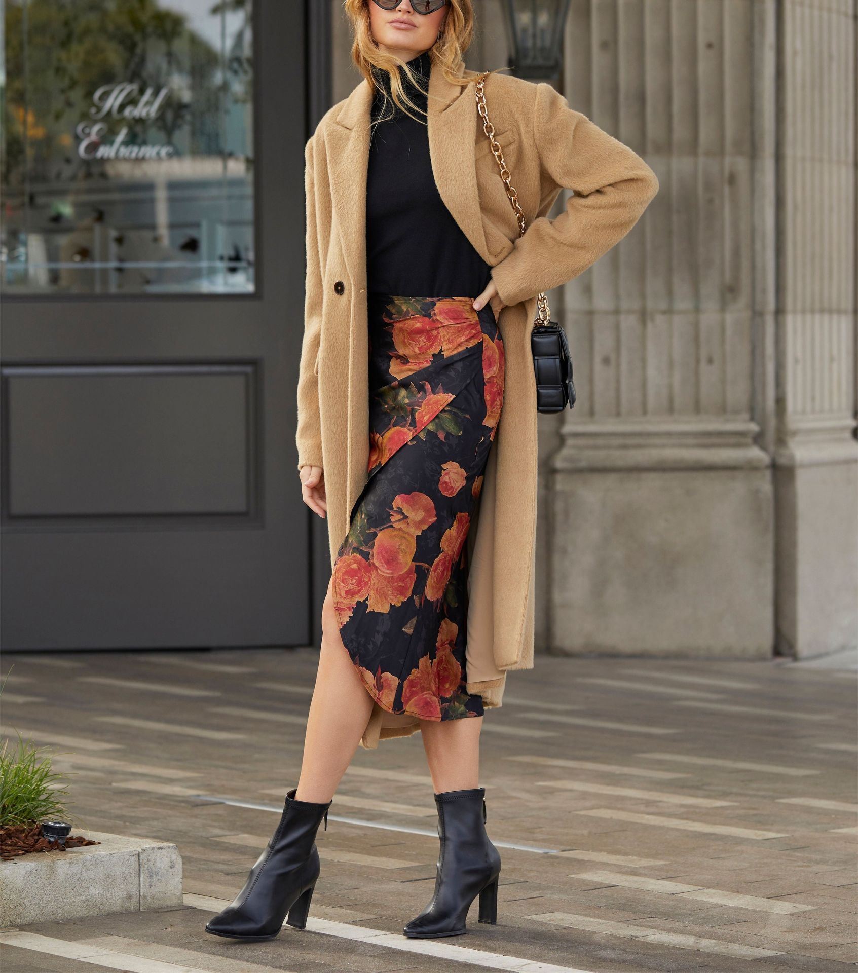 BLACK-TILE-PRINTED SKIRT