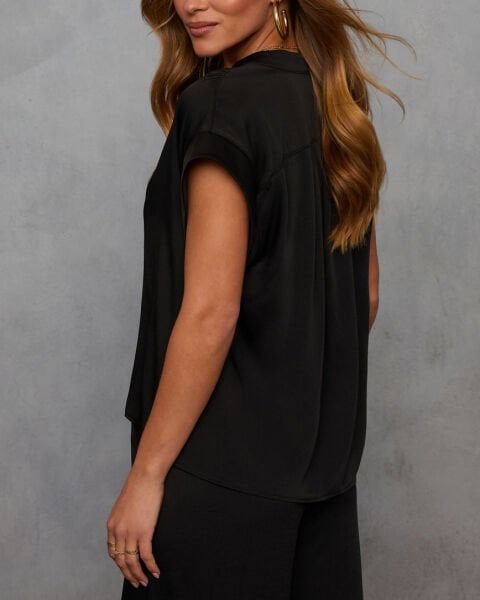 BLACK BLOUSE