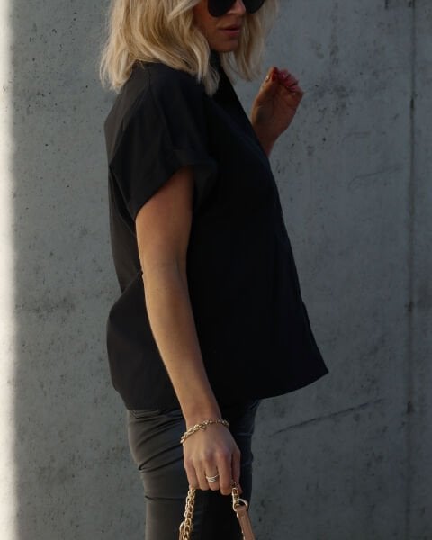 BLACK SHIRT
