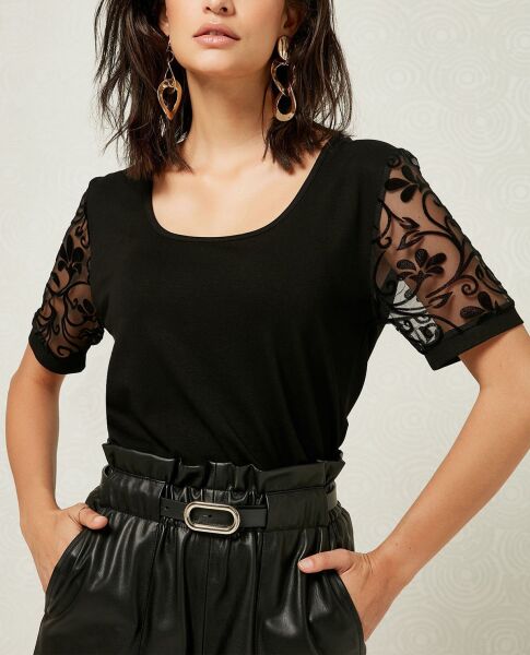 BLACK BLOUSE