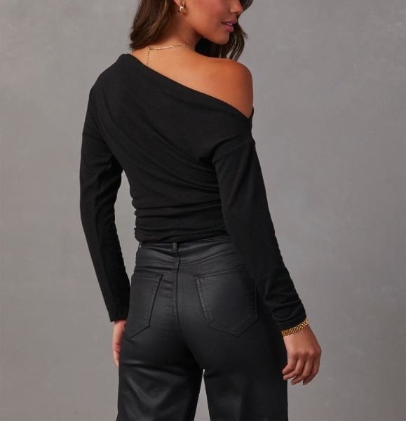 BLACK BLOUSE