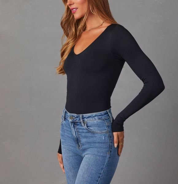BLACK BLOUSE