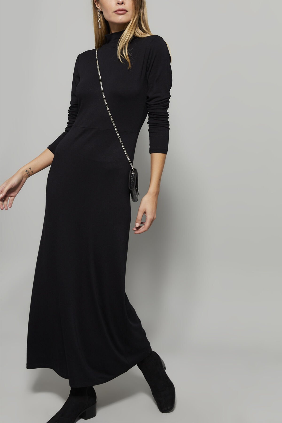 BLACK DRESS