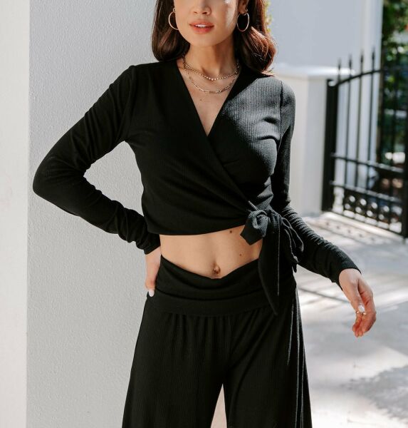 BLACK CROP-TOP-PANTS-SET