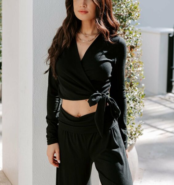 BLACK CROP-TOP-PANTS-SET