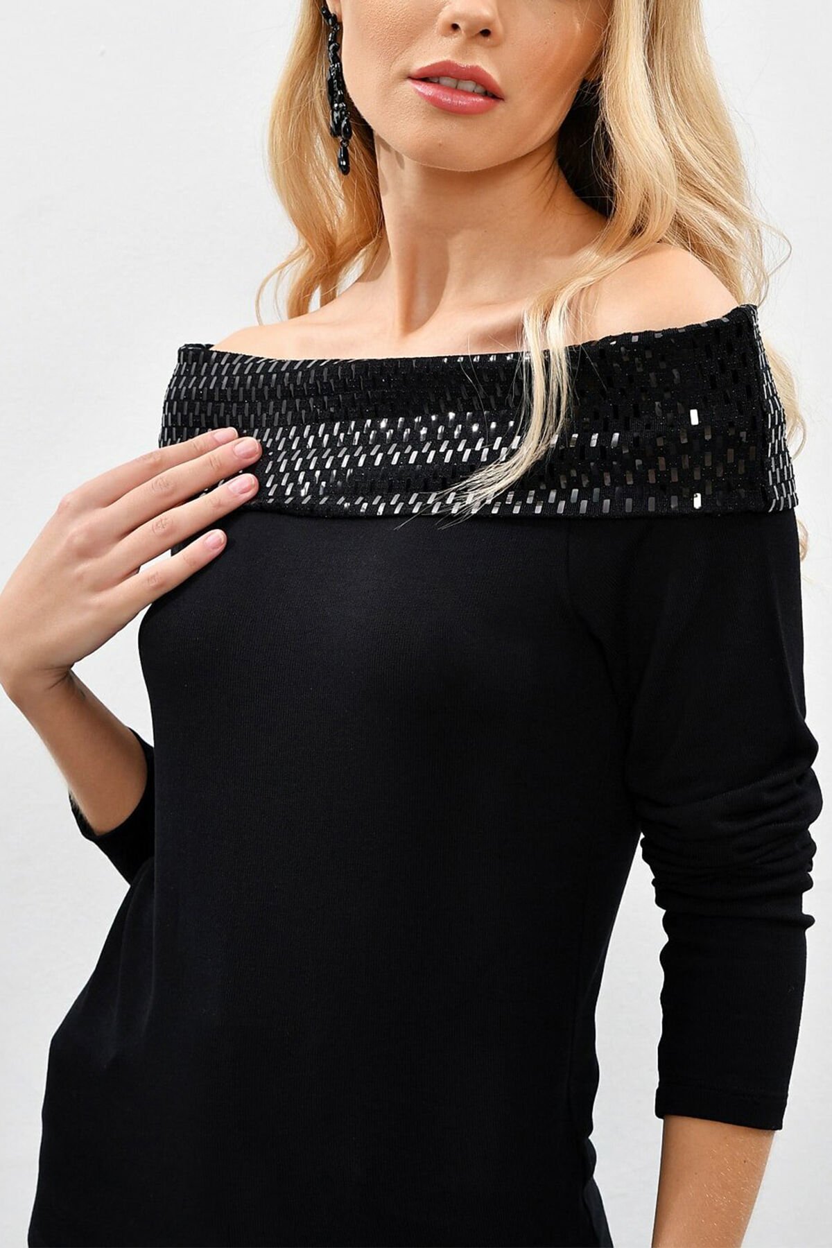 BLACK BLOUSE