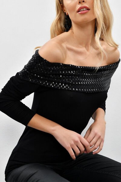 BLACK BLOUSE