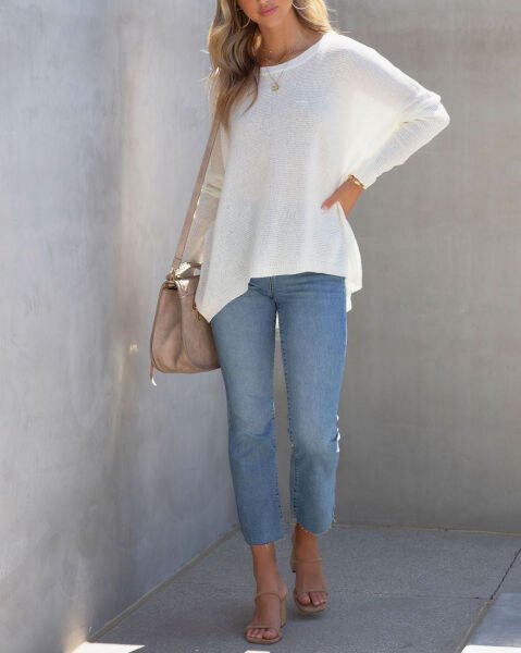 WHITE SWEATERS