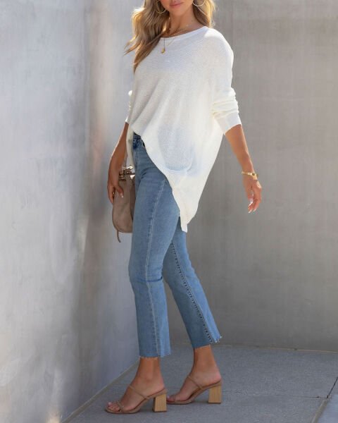WHITE SWEATERS