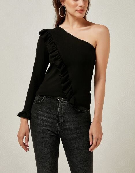 BLACK BLOUSE