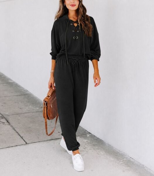 BLACK SWEATSHIRT AND PANTS SET