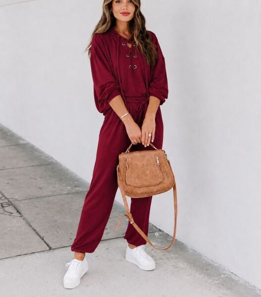 BURGUNDY SWEATSHIRT AND PANTS SET