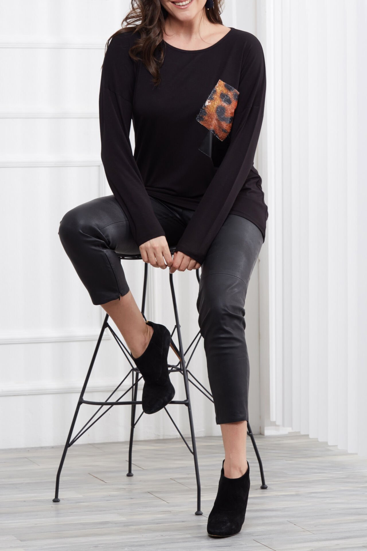 BLACK BLOUSE