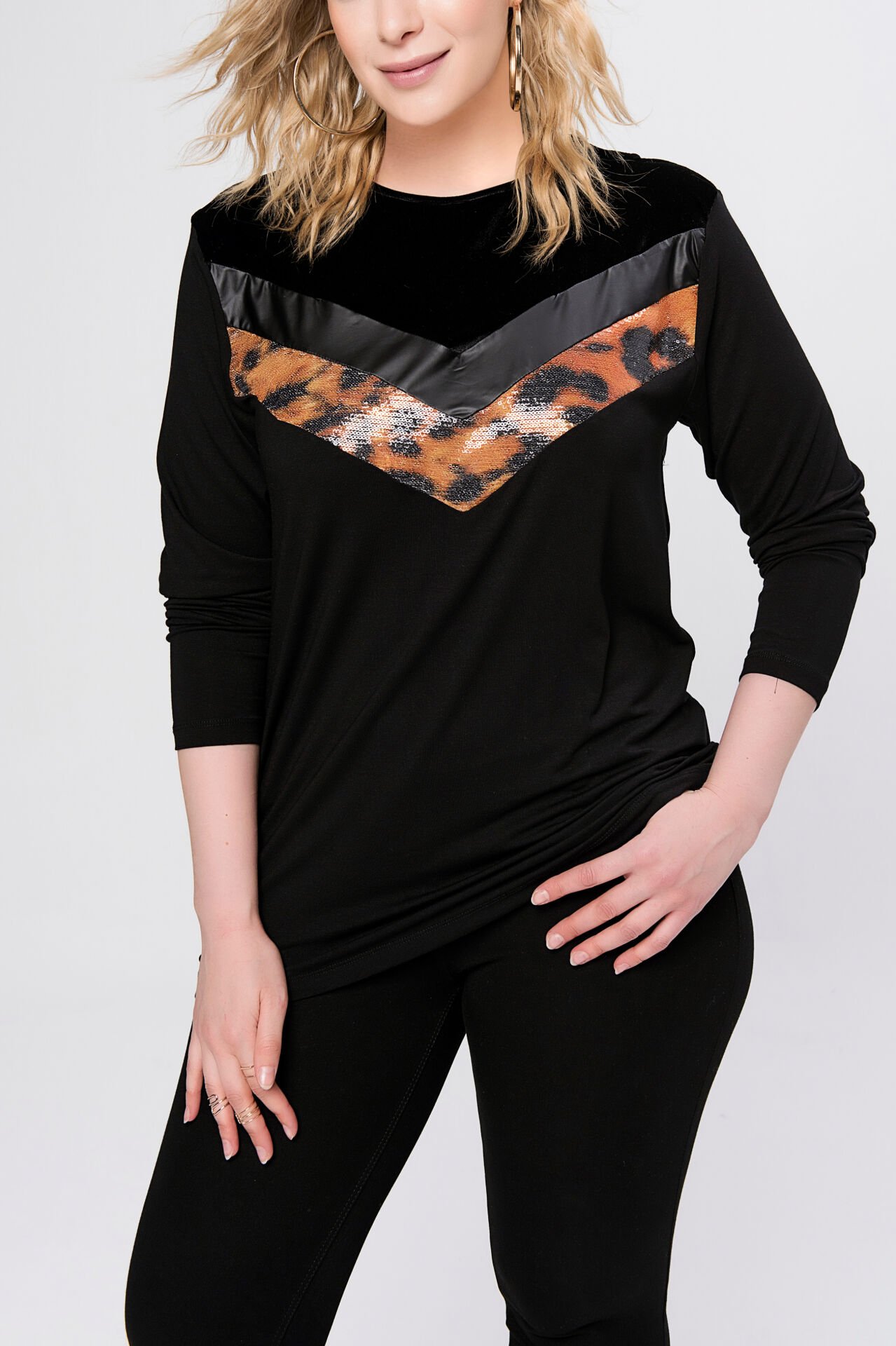 BLACK BLOUSE