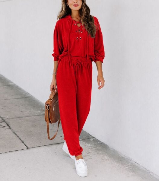 RED SWEATSHIRT AND PANTS SET