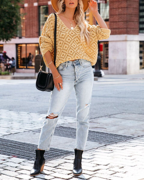YELLOW SWEATER