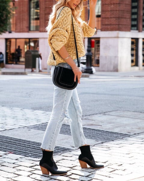 YELLOW SWEATER