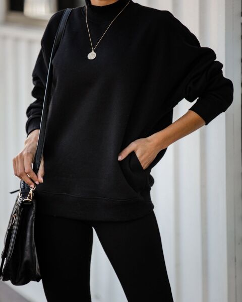 BLACK SWEATSHIRT