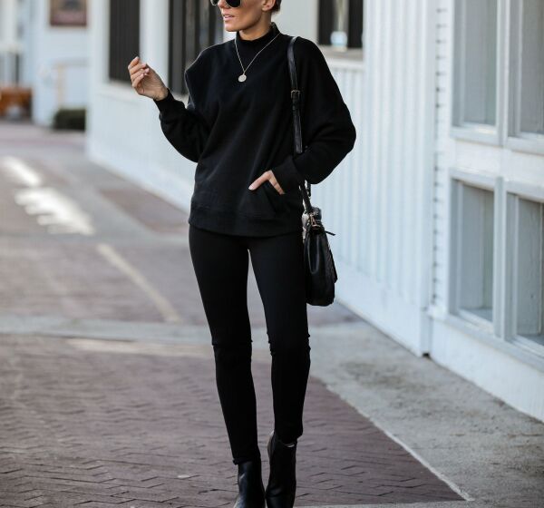 BLACK SWEATSHIRT