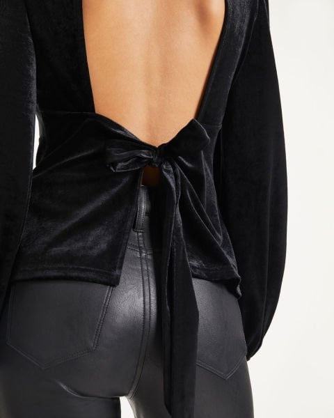 BLACK BLOUSE