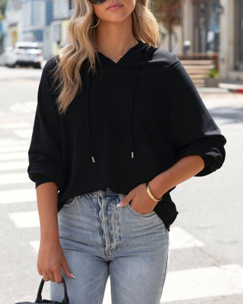 BLACK SWEATSHIRT