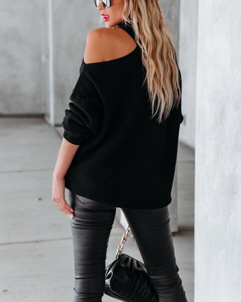 BLACK SWEATER